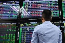Chứng kho&aacute;n ng&agrave;y 9/7: Cổ phiếu t&agrave;i ch&iacute;nh giảm mạnh, VN-Index mất 13 điểm