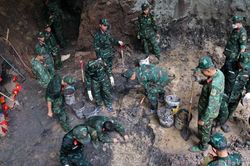 [Ảnh] Quy tập hai hài cốt liệt sĩ tại Công viên Lê Thị Riêng