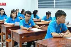 [Video] Bộ Gi&aacute;o dục chưa chốt cho học sinh chuy&ecirc;n Tuy&ecirc;n Quang thi lại To&aacute;n