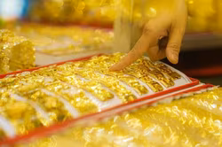 Giá vàng hôm nay (9-7): Lao dốc