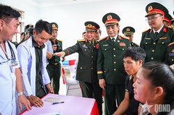 Hoạt động &yacute; nghĩa d&agrave;nh cho người d&acirc;n bi&ecirc;n giới Việt Nam-L&agrave;o