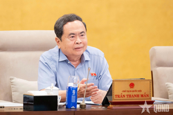 Tạo cơ sở ph&aacute;p l&yacute; bảo vệ c&aacute;n bộ v&igrave; lợi &iacute;ch chung, kh&ocirc;ng tham nhũng, l&atilde;ng ph&iacute;, ti&ecirc;u cực