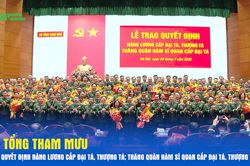 Bộ Tổng Tham mưu trao Quyết định n&acirc;ng lương cấp Đại t&aacute;, Thượng t&aacute;; thăng qu&acirc;n h&agrave;m sĩ quan cấp Đại t&aacute;, Thượng t&aacute;