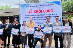 Xã Thạnh Mỹ tổ chức khởi công 11 nhà cho thân nhân người có công cách mạng