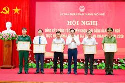 Ho&agrave;n th&agrave;nh 100% chỉ ti&ecirc;u, Huế khen thưởng nhiều tập thể, c&aacute; nh&acirc;n l&agrave;m tốt c&ocirc;ng t&aacute;c tuyển qu&acirc;n
