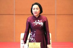Phó Chủ tịch Quốc hội Nguyễn Thị Thanh gặp, tặng quà cho các em thiếu nhi tiêu biểu vượt khó