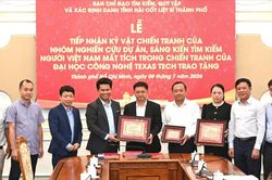 TPHCM tiếp nhận kỷ vật, hồ sơ ch&ocirc;n cất liệt sĩ từ Đại học Texas Tech