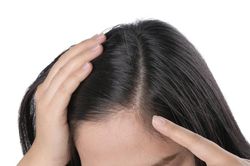Sách giáo khoa đã sai về cách sợi tóc mọc trên đầu chúng ta?