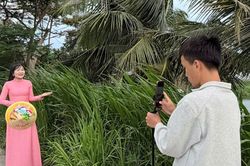 Nữ B&iacute; thư x&atilde; ở Vĩnh Long x&acirc;y k&ecirc;nh kể chuyện qu&ecirc; hương, quảng b&aacute; đặc sản