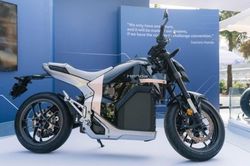 Mô tô điện Honda WN7 chính thức mở bán, giá hơn 440 triệu đồng