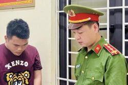 Khởi tố đối tượng d&ugrave;ng hung kh&iacute; chống đối Cảnh s&aacute;t giao th&ocirc;ng