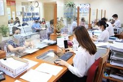C&aacute;n bộ, c&ocirc;ng chức c&oacute; thể bị buộc th&ocirc;i việc nếu l&atilde;ng ph&iacute; g&acirc;y thiệt hại tr&ecirc;n 75 triệu đồng