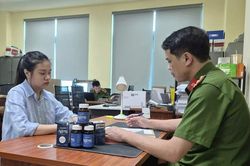 C&ocirc; g&aacute;i trẻ bị khởi tố v&igrave; b&aacute;n thực phẩm tăng cường sinh l&yacute; đ&agrave;n &ocirc;ng giả