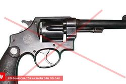 Cảnh b&aacute;o t&igrave;nh trạng mua b&aacute;n, t&agrave;ng trữ tr&aacute;i ph&eacute;p vũ kh&iacute; qu&acirc;n dụng