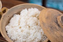 Cách đo lượng nước nấu cơm ngon, chuẩn xác, không khô nhão