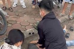 Nam sinh ép tim cứu người đi đường ngã bất tỉnh ở Hà Nội