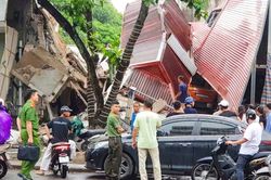 Vụ 2 căn nhà đổ sập ở Bắc Ninh: Chính quyền yêu cầu dừng thi công