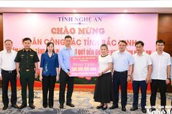 Tỉnh Bắc Ninh trao tặng 500 triệu đồng ủng hộ Quỹ 'Đền ơn đáp nghĩa' tỉnh Nghệ An