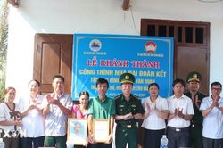 Cần Thơ b&agrave;n giao 30 nh&agrave; đại đo&agrave;n kết cho người ngh&egrave;o khu vực bi&ecirc;n giới biển