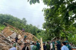 Mưa lớn ở Sơn La làm 18 ngôi nhà bị thiệt hại, 8 điểm giao thông ách tắc