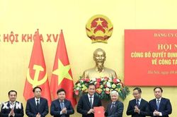 C&ocirc;ng bố quyết định của Bộ Ch&iacute;nh trị chỉ định Ủy ban Kiểm tra Đảng ủy Quốc hội nhiệm kỳ 2025-2030