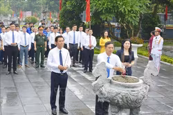 Dâng hương tưởng nhớ nhân 114 năm Ngày sinh Tổng Bí thư Nguyễn Văn Cừ