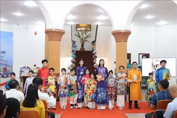 Khơi dậy tình yêu sách, tôn vinh giá trị áo dài Việt Nam