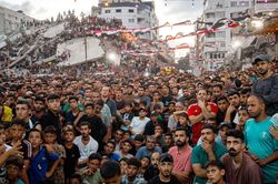 Giữa đống đổ nát vì bom đạn, người Palestine vẫn dành trọn đam mê cho World Cup