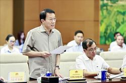 Phi&ecirc;n họp thứ 4 Ủy ban Thường vụ Quốc hội: Tạo h&agrave;nh lang ph&aacute;p l&yacute; vững chắc để bảo vệ c&aacute;n bộ d&aacute;m nghĩ, d&aacute;m l&agrave;m, năng động s&aacute;ng tạo