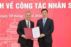 Đại học Quốc gia Hà Nội ký hợp đồng Hiệu trưởng với chuyên gia trình độ cao