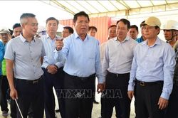 Huy động tối đa nhân lực, phương tiện thi công cao tốc Cam Lộ - La Sơn