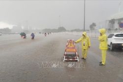 Hà Nội kịp thời tiêu thoát nước tại các điểm ngập úng cục bộ do mưa lớn