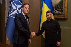NATO nhất trí tài trợ cho Ukraine 70 tỷ Euro, Nga phản ứng gắt