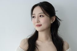 Kim So Young gây sốt với biểu cảm hạnh phúc khi 'hẹn hò trai trẻ'