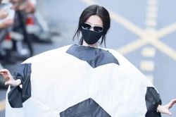 Ngu Thư Hân gây bão khi hóa trang thành quả bóng để quảng bá phim