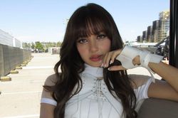 Lisa (BLACKPINK) gây tranh cãi vì diện mạo khác lạ