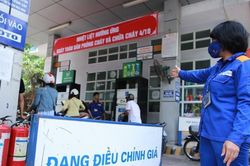 Gi&aacute; xăng, dầu đồng loạt giảm, E10 giảm về s&aacute;t 20.000 đồng/l&iacute;t