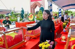 An Giang, Đồng Th&aacute;p tổ chức lễ truy điệu, an t&aacute;ng 303 h&agrave;i cốt liệt sĩ