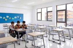 Những chuyến xe chở đầy bàn ghế The One lên vùng biên