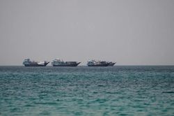 Rủi ro hàng hải tại eo biển Hormuz tăng lên mức 'nghiêm trọng' sau các vụ tấn công tàu chở dầu