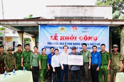 Khởi công sửa chữa nhà ở cho thân nhân liệt sĩ tại xã Tam Xuân