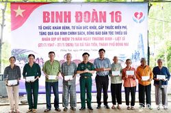 Binh đoàn 16 khám bệnh, cấp thuốc, tặng quà cho nhân dân xã biên giới Đồng Nai
