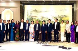 B&iacute; thư Tỉnh ủy Th&aacute;i Đại Ngọc ch&agrave;o x&atilde; giao l&atilde;nh đạo TP. T&ocirc; Ch&acirc;u