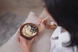 Những thực phẩm giúp giảm mỡ máu khi bước vào tuổi trung niên