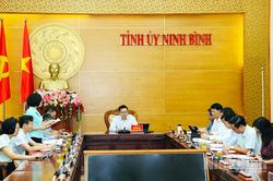 Đồng ch&iacute; Ph&oacute; B&iacute; thư Thường trực Tỉnh ủy Trần Đăng Quỳnh l&agrave;m việc với c&aacute;c cơ quan chuy&ecirc;n tr&aacute;ch tham mưu, gi&uacute;p việc Tỉnh ủy