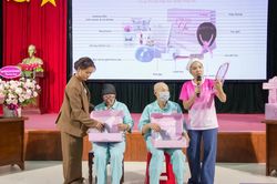 Trao yêu thương, tiếp thêm nghị lực cho bệnh nhân ung thư