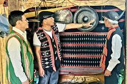Người giữ 'lửa' văn hóa Pa Kô