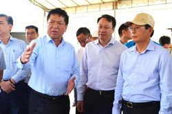 Thị s&aacute;t cao tốc Cam Lộ - La Sơn, Bộ trưởng Trần Hồng Minh y&ecirc;u cầu c&aacute;n đ&iacute;ch trong th&aacute;ng 12