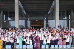 Phó Chủ tịch Quốc hội Nguyễn Thị Thanh gặp mặt trẻ em khuyết tật, mồ côi có hoàn cảnh khó khăn
