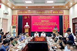 Vụ điểm 10 To&aacute;n bất thường ở Tuy&ecirc;n Quang: C&aacute;n bộ v&agrave;o ph&ograve;ng thi nhắc b&agrave;i cho th&iacute; sinh